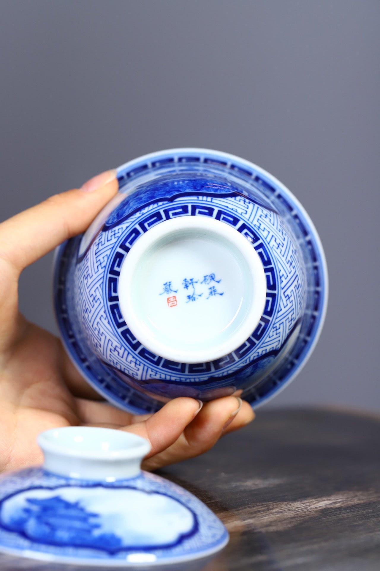 作者:程燕飞
名称:宫廷风山水盖碗
容量:240ml