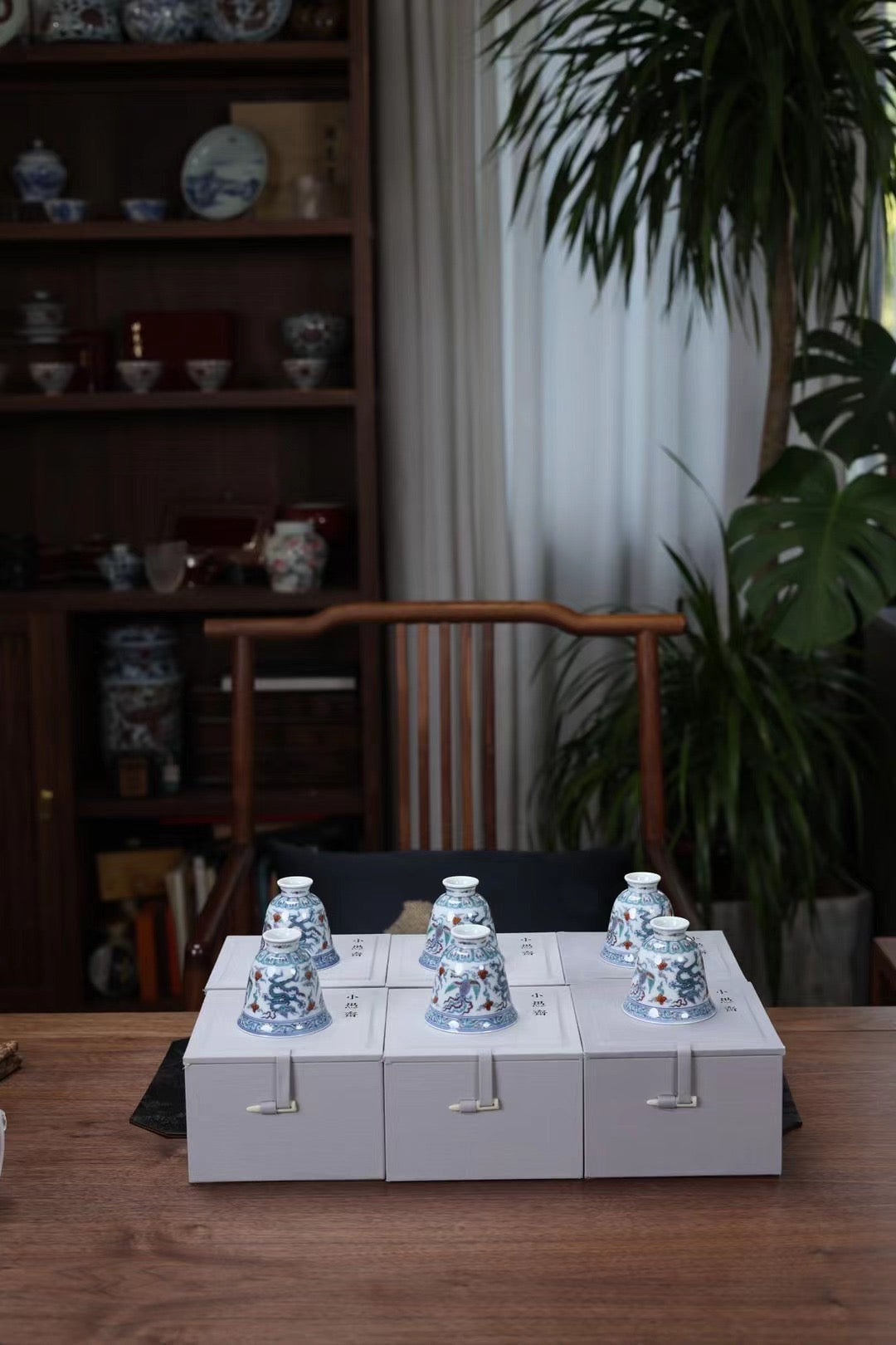 斗彩龙凤纹高足杯
满水容量110ml
杯口径7cm 高6.8cm