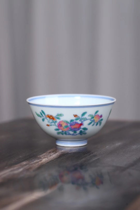 品名:青花斗彩三果杯
品牌:小愚斋
尺寸:口径8.5高4.3
容量:100ml