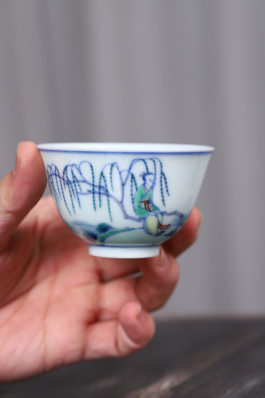 斗彩王羲之爱鹅敞口杯
尺寸:口径7.8高4.6
容量:80ml