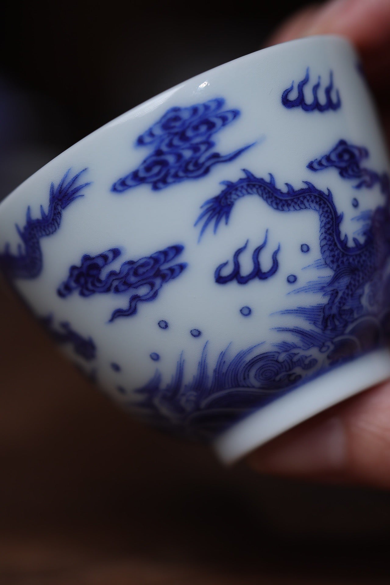 青花 /苍龙教子纹杯
口径7 高5cm
容量:100ml