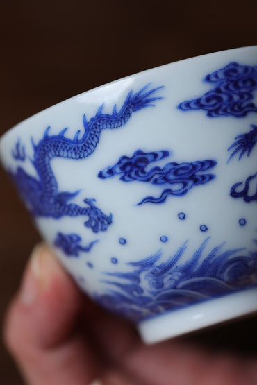 青花 /苍龙教子纹杯
口径7 高5cm
容量:100ml