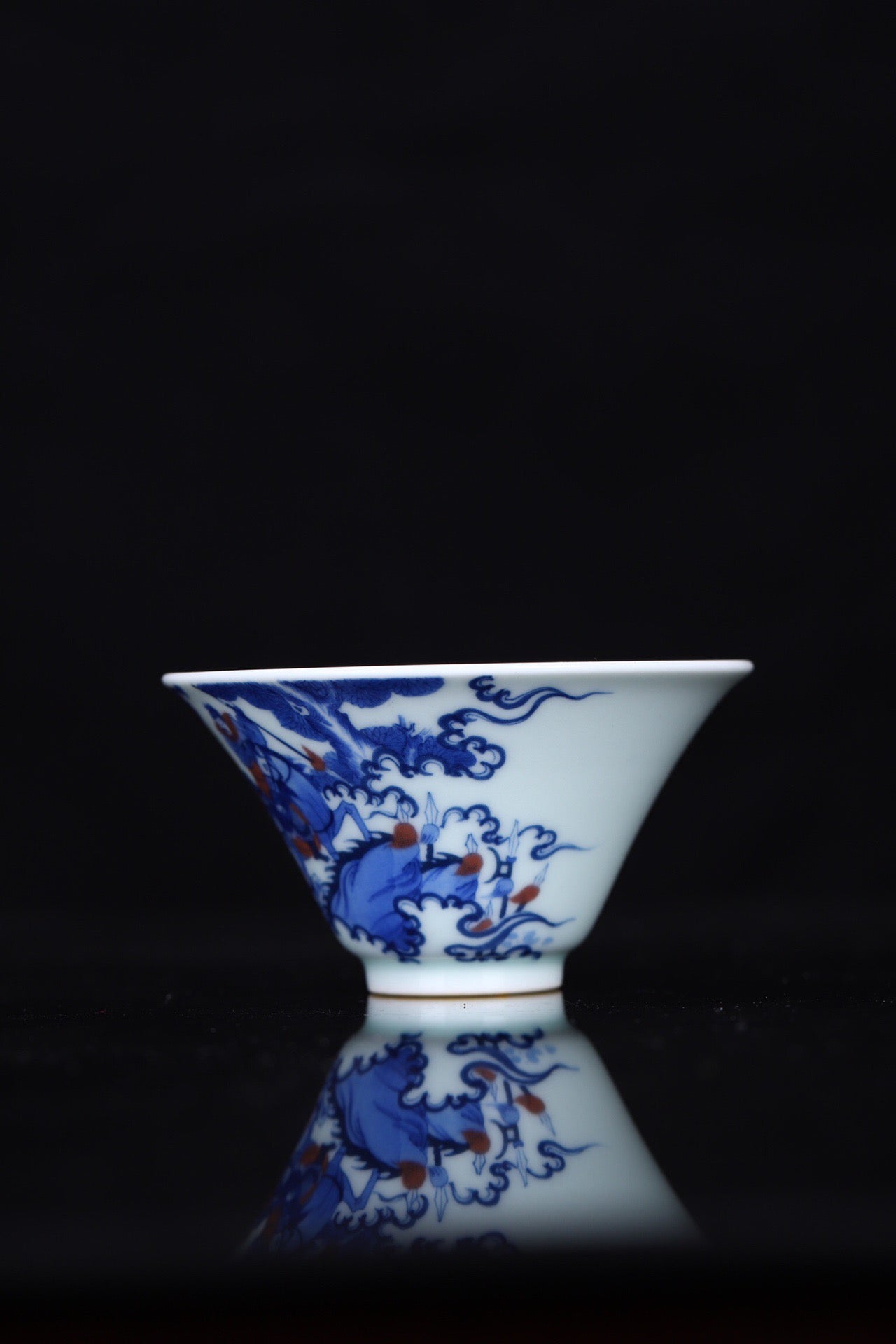 品牌:璟色堂
品名:青花釉里红斗笠战将杯
尺寸:直径10高5.2
容量:120ml