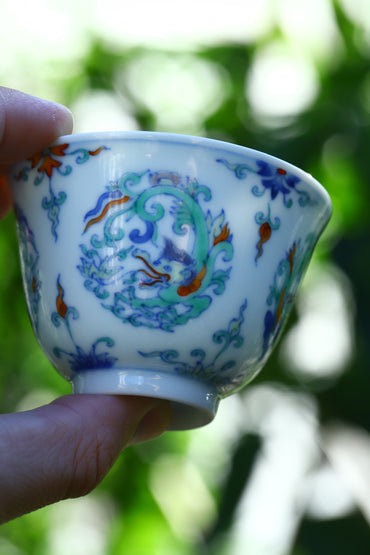 斗彩团龙撇口杯
容量:100毫升
高5厘米,口径7.2厘米