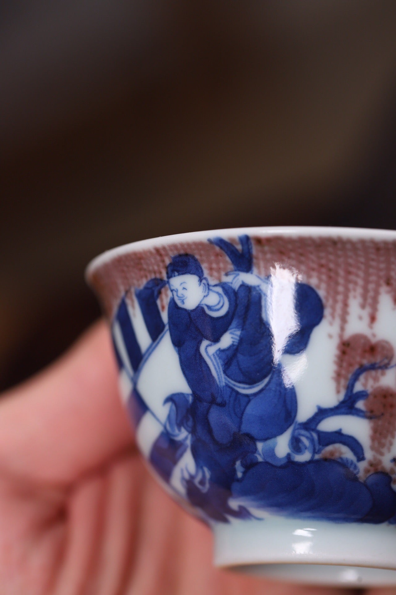 品牌:璟色堂
名称:青花釉里红西厢夜会闲庭杯
口径:8.5高6
容量:120cc