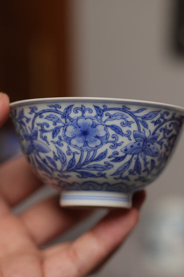 青花蝶恋花纹杯
口径8.8 高4.5
容量110ml