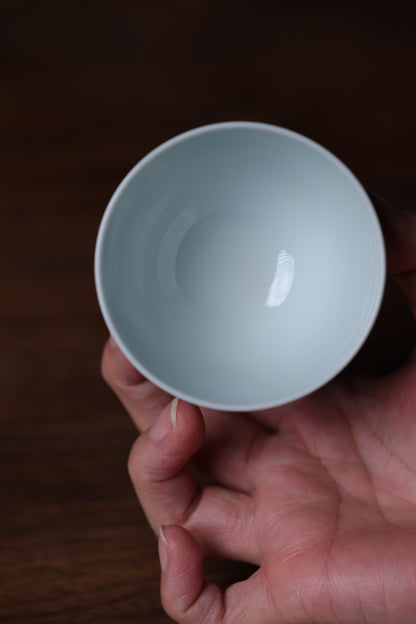 青花 /苍龙教子纹杯
口径7 高5cm
容量：100ml