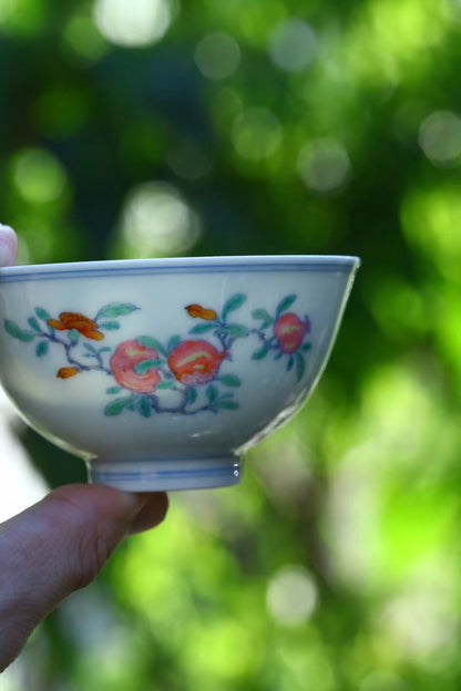 品名：青花斗彩三果杯
品牌：小愚斋
尺寸：口径8.5高4.3
容量：100ml