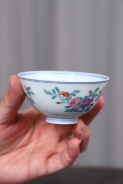 品名：青花斗彩三果杯
品牌：小愚斋
尺寸：口径8.5高4.3
容量：100ml