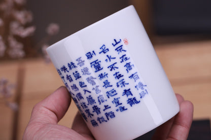 青花心经笔筒
尺寸：直径 8高10