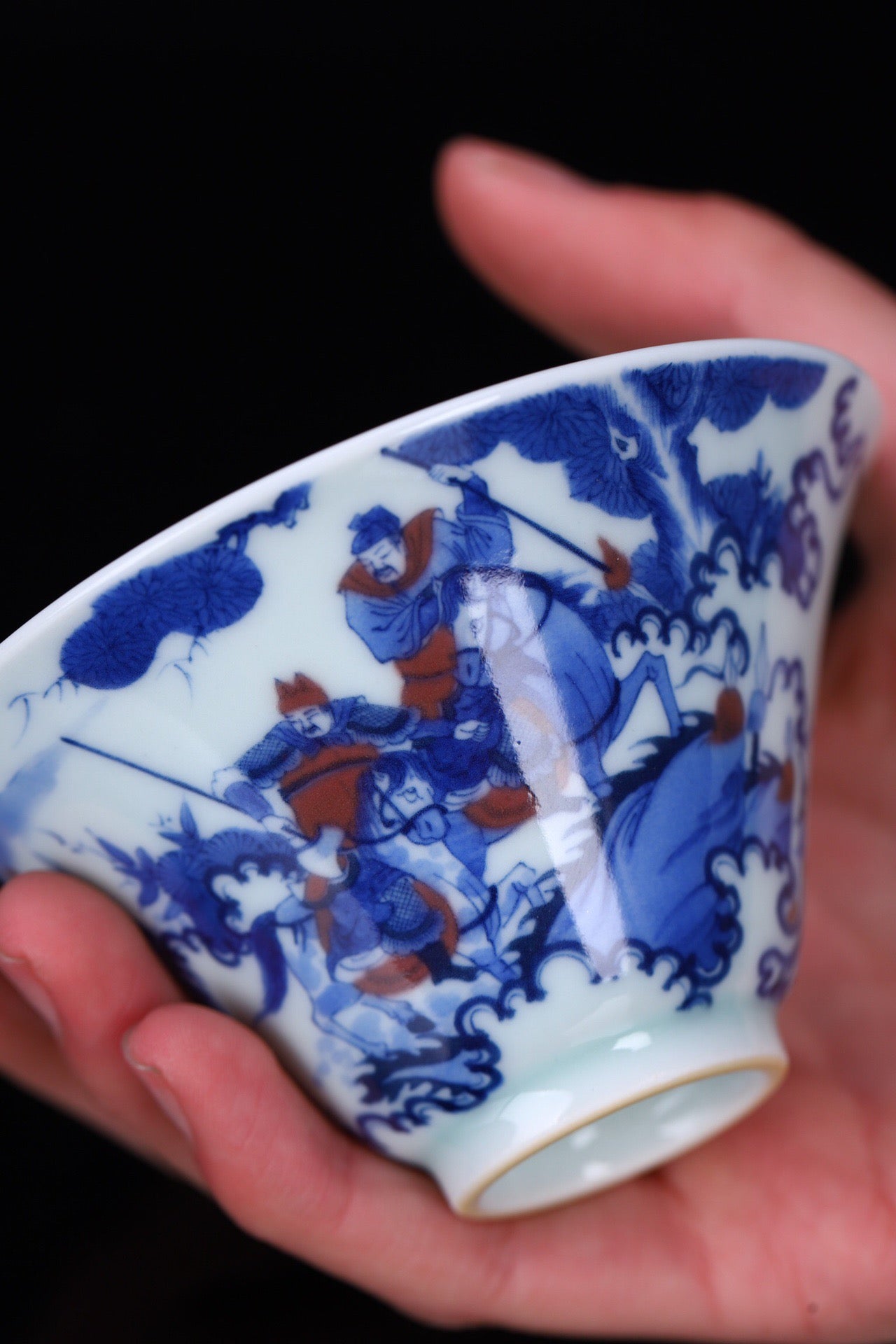 品牌：璟色堂
品名：青花釉里红斗笠战将杯
尺寸：直径10高5.2
容量：120ml