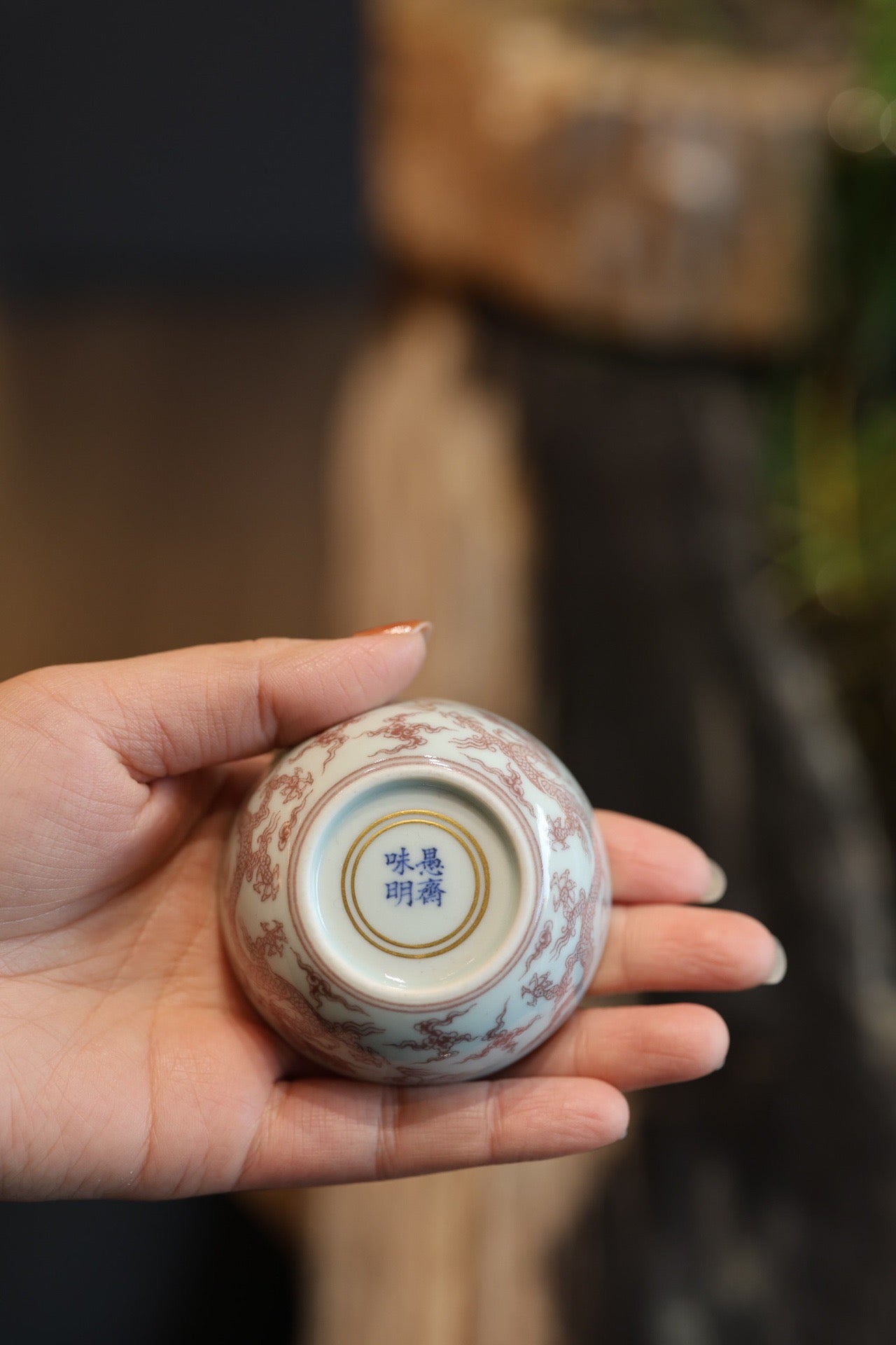 釉里红云龙纹卧足杯
口径：6.8cm
高：3.2cm
满容：65ml