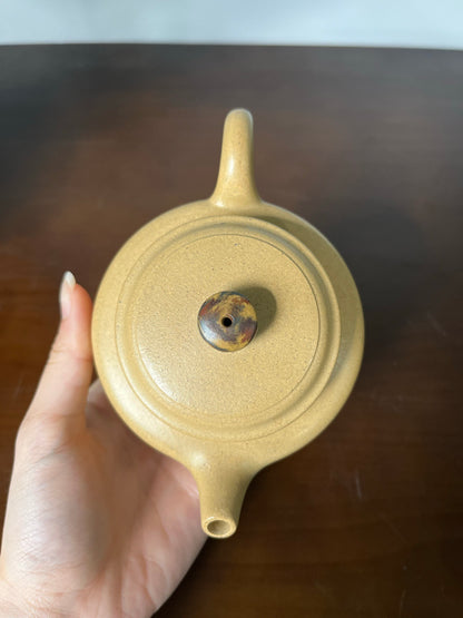 泥料：本山绿泥
容量：250