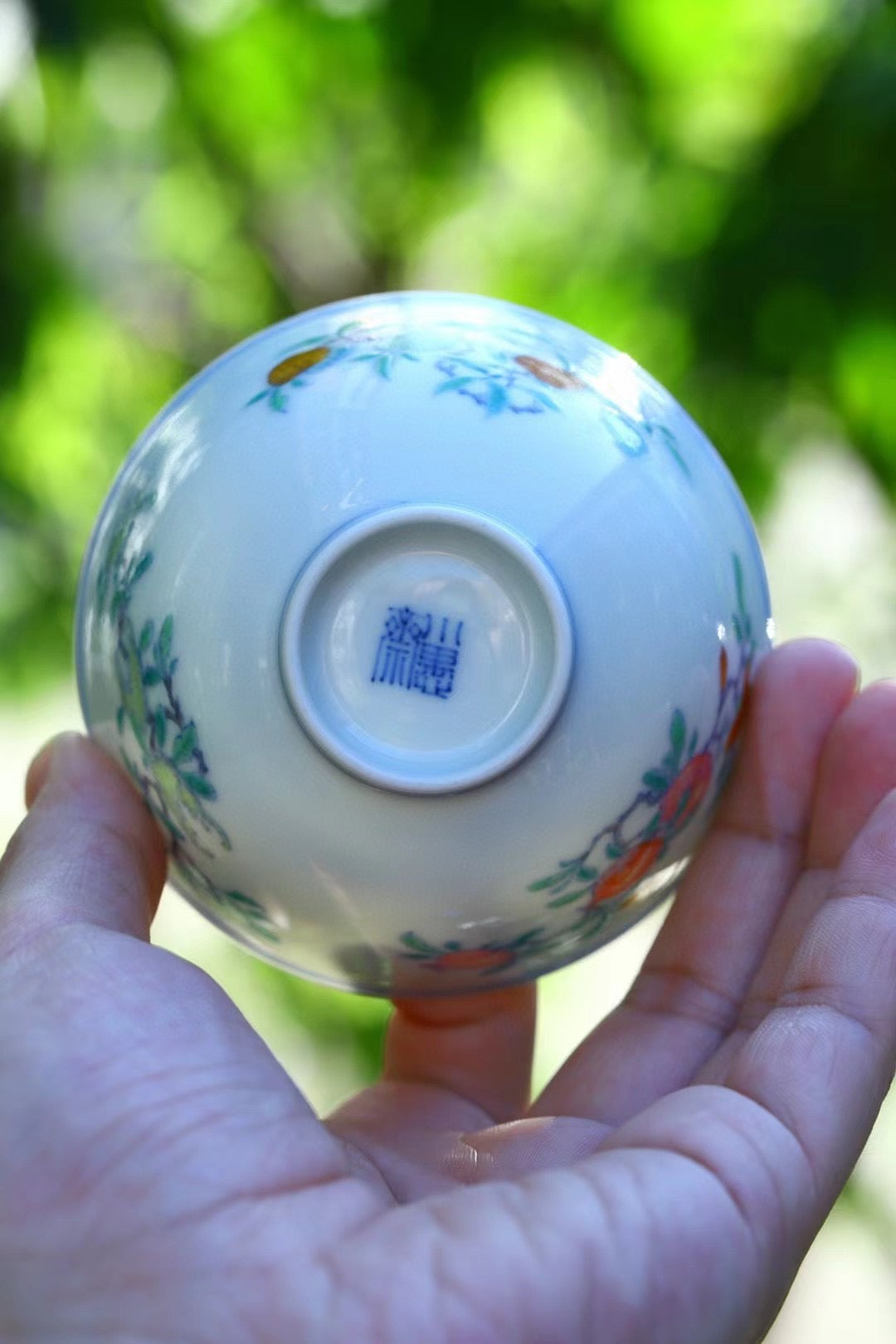 品名：青花斗彩三果杯
品牌：小愚斋
尺寸：口径8.5高4.3
容量：100ml